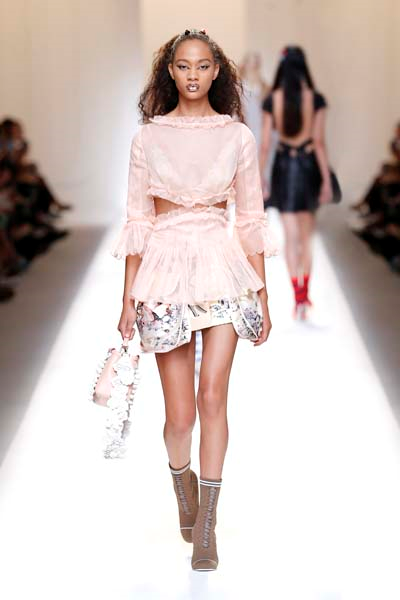 İLHAM KAYNAĞI MARIE ANTOINETTE