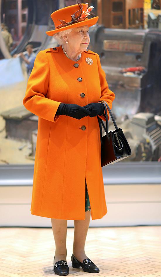 KRALİÇE II. ELIZABETH INSTAGRAM'DA!