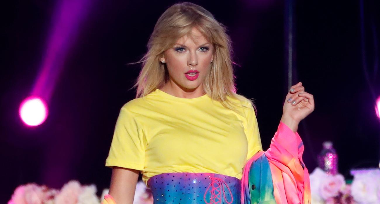 TAYLOR SWIFT'IN YENİ HIT'I "YOU NEED TO CALM DOWN"