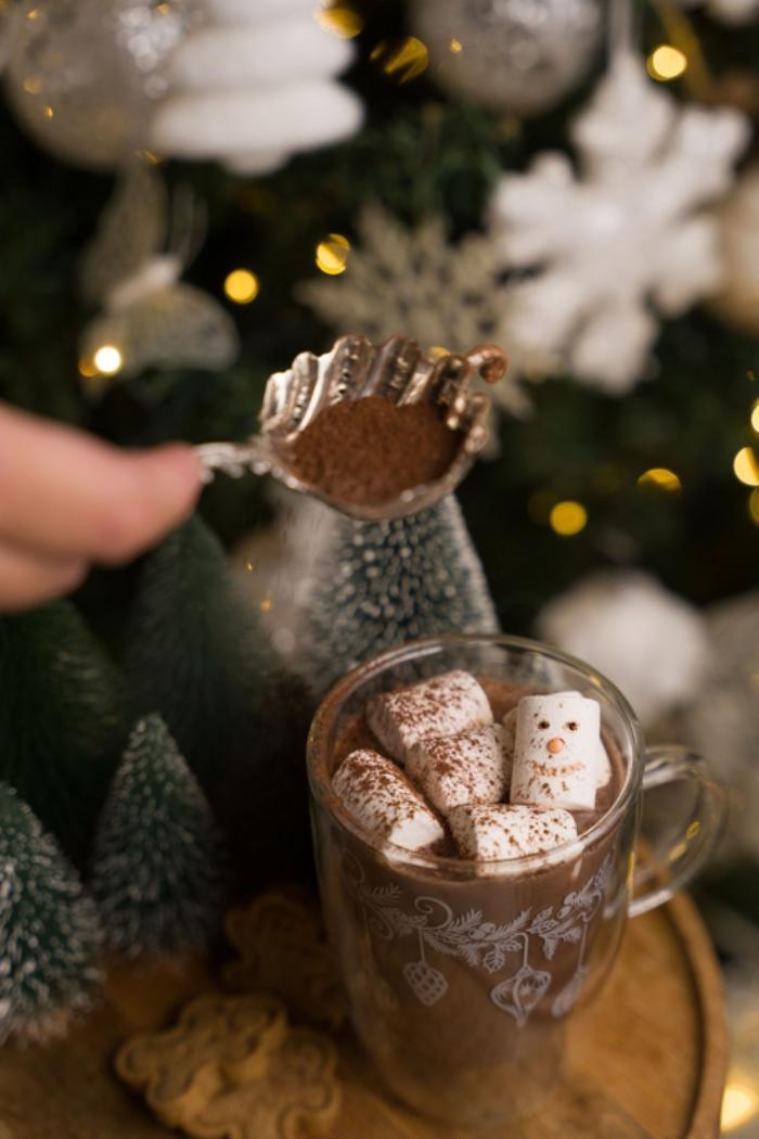 Yılbaşı Lezzetleri Gingerbread Kurabiye ve Biberli Sıcak Çikolata