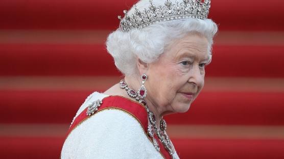 Kraliçe Elizabeth “The Crown”ı İzledi mi?