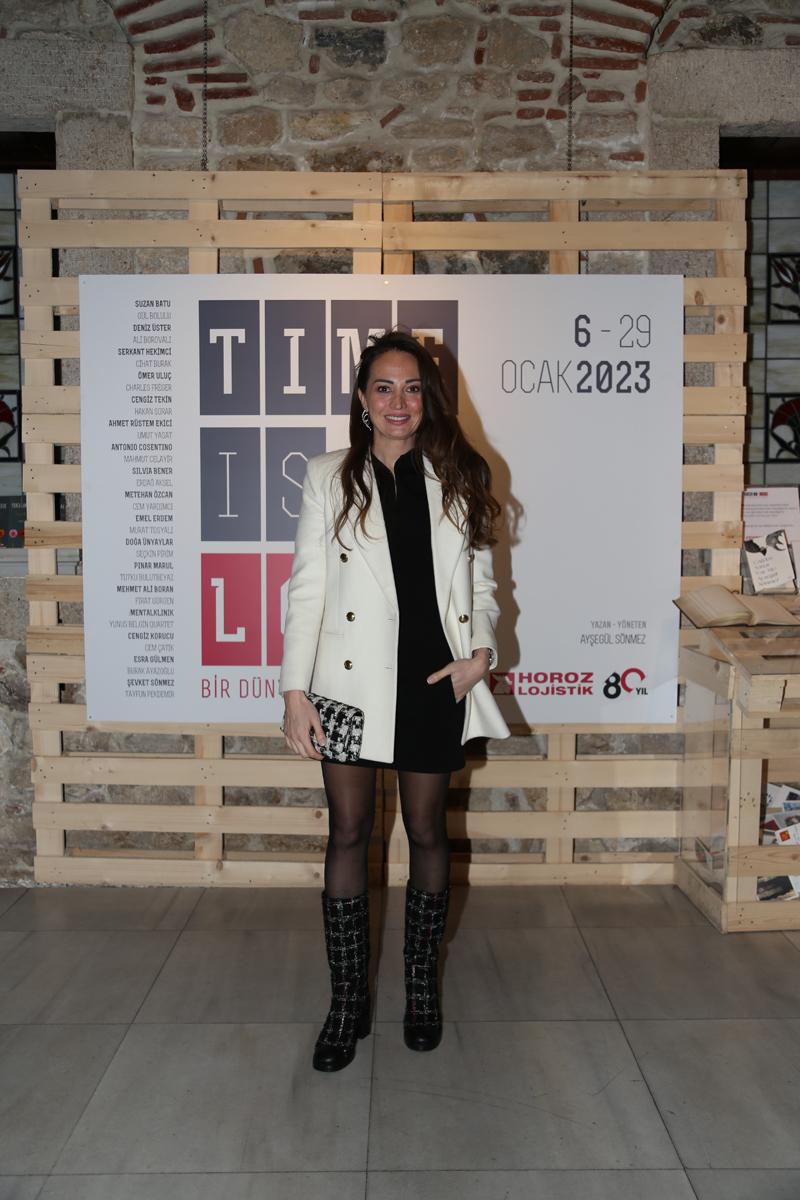 “Time Is Love” Sergi Daveti