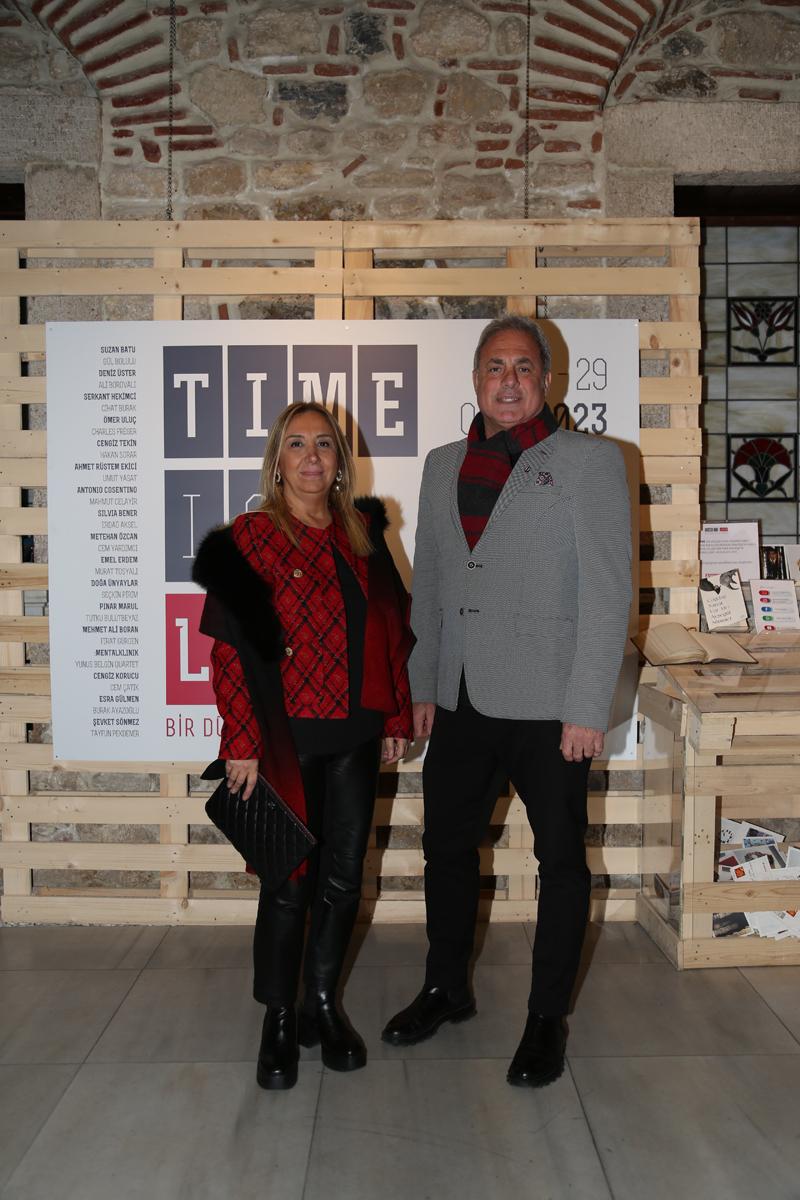 “Time Is Love” Sergi Daveti