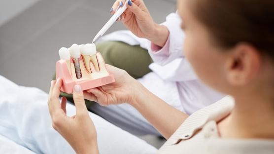 20'lik Diş Ağrısıyla Başa Çıkmak İçin Evde Uygulayabileceğiniz İpuçları