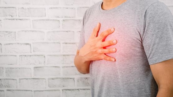 Göğüs Kafesi Ağrısının Nedenleri ve Tedavisi: Bilmeniz Gerekenler