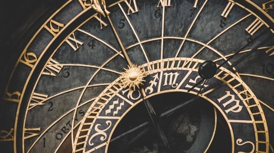 2023'te Saatlerin Anlamı: Tek, Ters, Aynı, Çift Saatlerin Numerolojik Yorumu