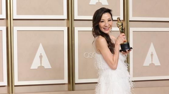 Michelle Yeoh'un Oscar Elbisesinin Sırrı