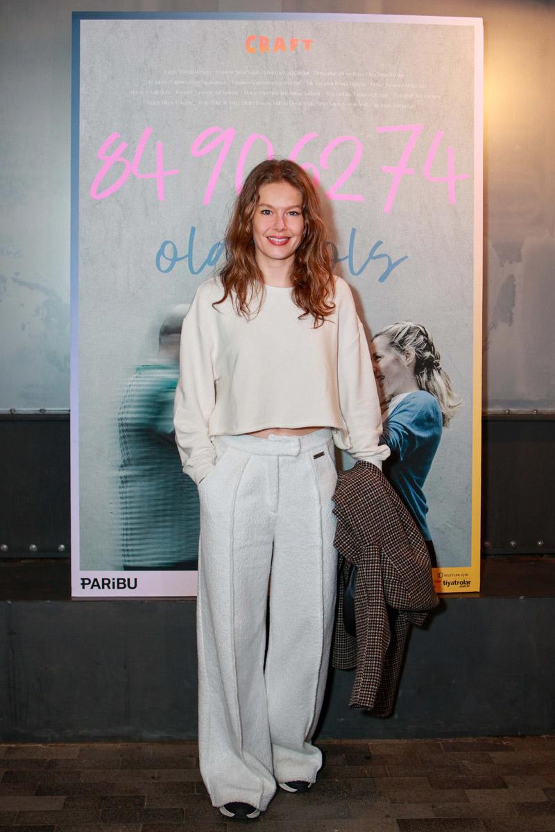 “84 90 62 74/ Old Fools'' Tiyatro Oyunu Daveti