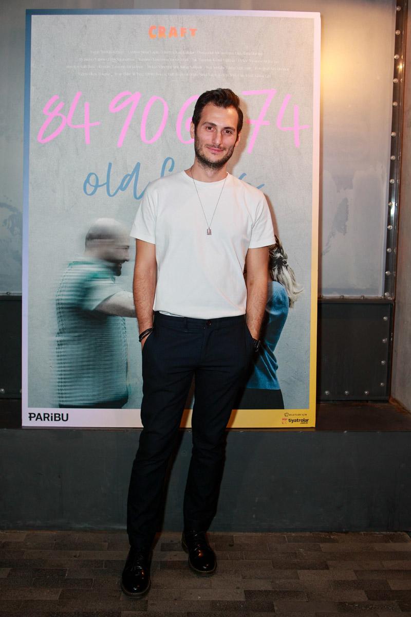 “84 90 62 74/ Old Fools'' Tiyatro Oyunu Daveti