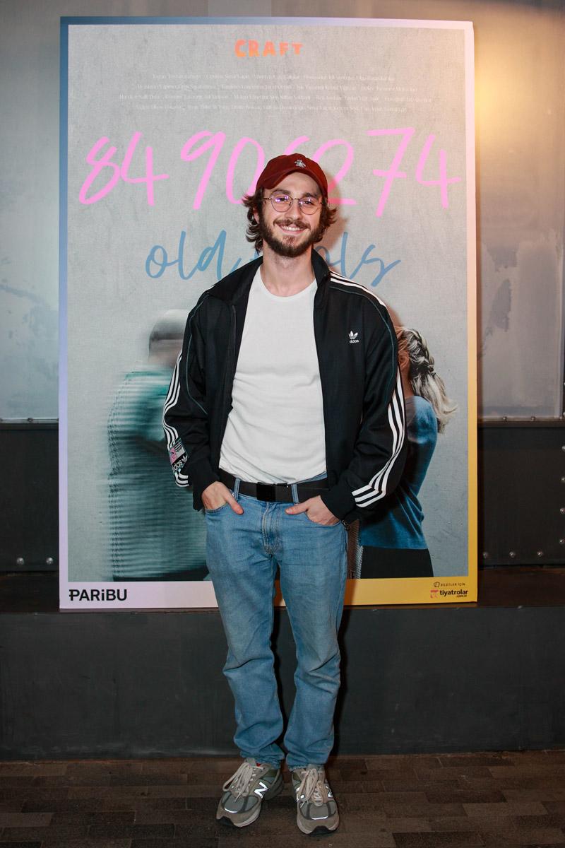 “84 90 62 74/ Old Fools'' Tiyatro Oyunu Daveti