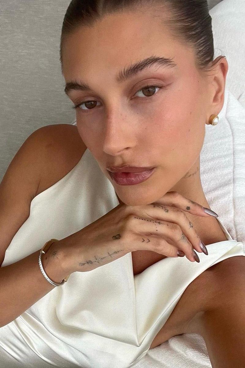 90'lardan İlhamla: Kahverengi Ruj Trendi