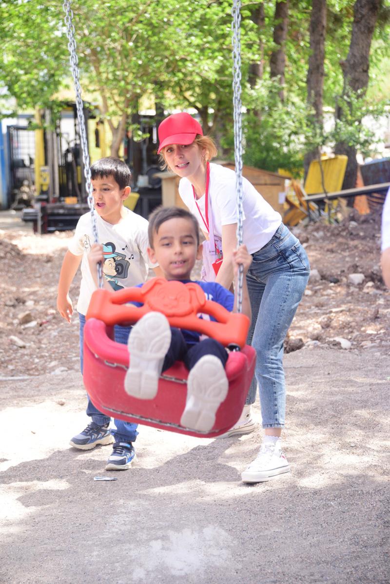 Kırmızı Çatı Çocuk Destek Merkezi'nde Bayram Çoşkusu