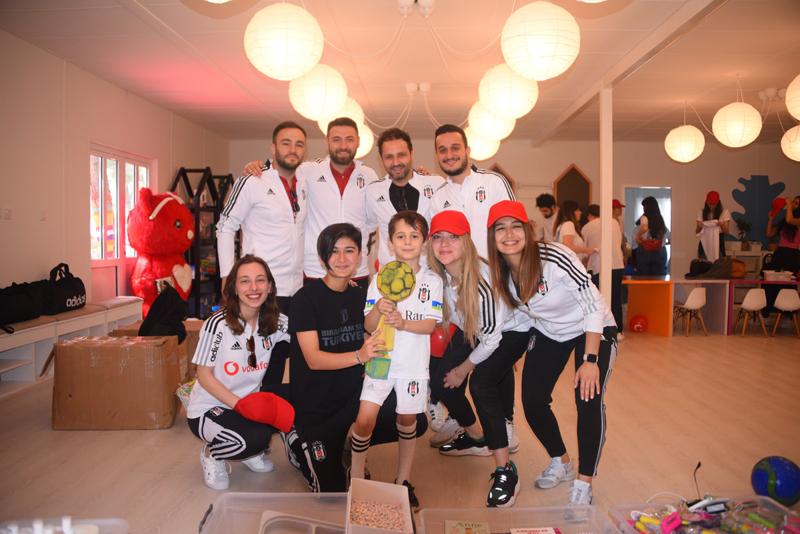 Kırmızı Çatı Çocuk Destek Merkezi'nde Bayram Çoşkusu