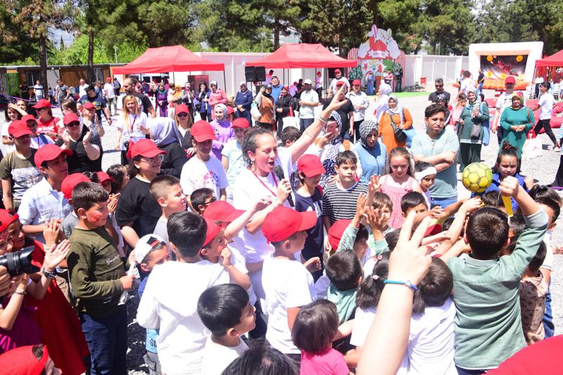 Kırmızı Çatı Çocuk Destek Merkezi'nde Bayram Çoşkusu