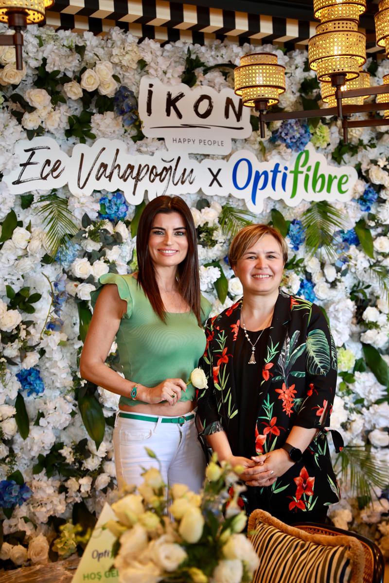 Ece Vahapoğlu x İkon Daveti