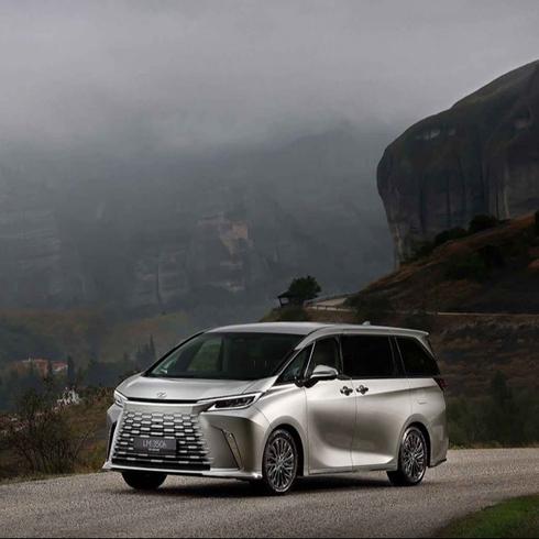 Lexus'un Yeni LM Modeli İle Keşif Turu
