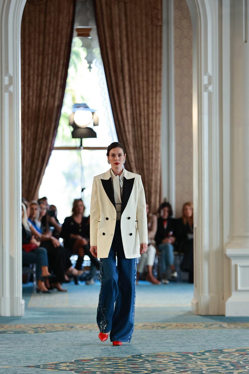 adL Night Zoom x Mert Aslan Defile Daveti