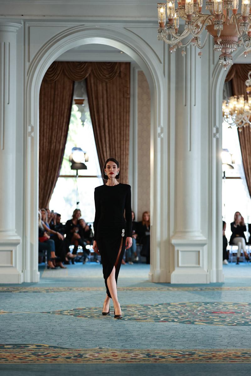 adL Night Zoom x Mert Aslan Defile Daveti