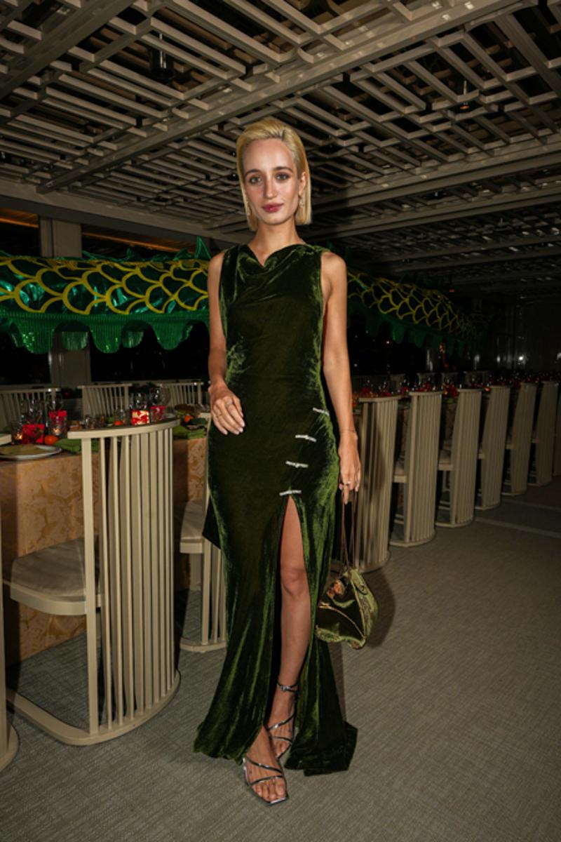 Begüm Khan "Chinese New Year: Dragon" Daveti