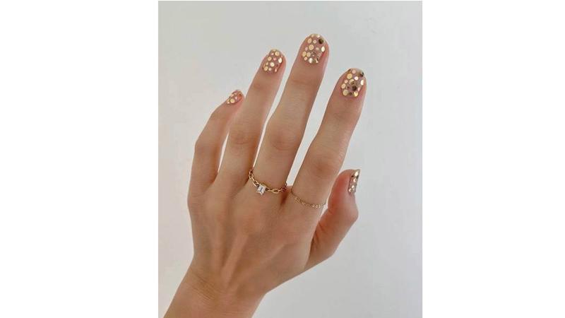 Yılbaşı Makyajı Nasıl Yapılır?