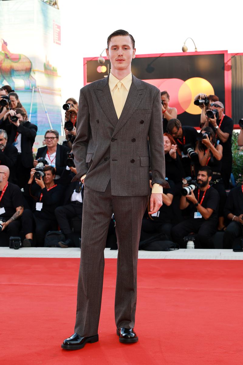 2024 Venedik Film Festivali'nin Kırmızı Halı Stilleri