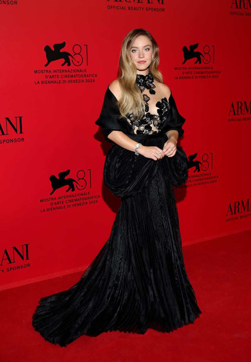 2024 Venedik Film Festivali'nin Kırmızı Halı Stilleri