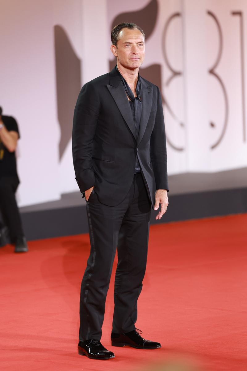 2024 Venedik Film Festivali'nin Kırmızı Halı Stilleri