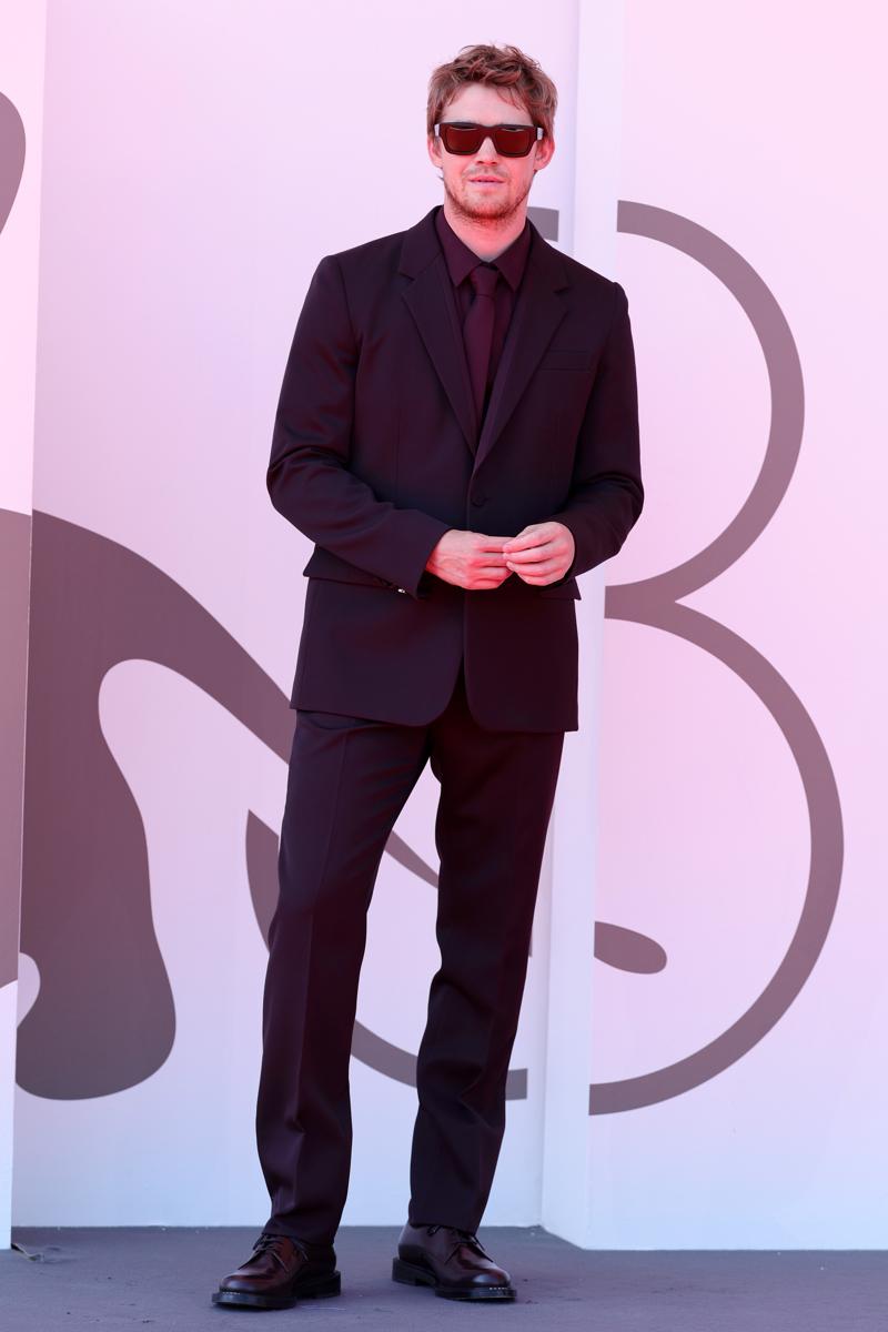 2024 Venedik Film Festivali'nin Kırmızı Halı Stilleri