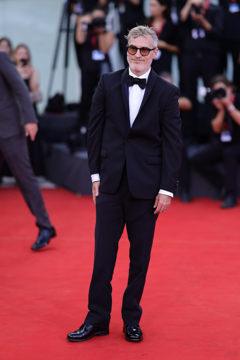 2024 Venedik Film Festivali'nin Kırmızı Halı Stilleri