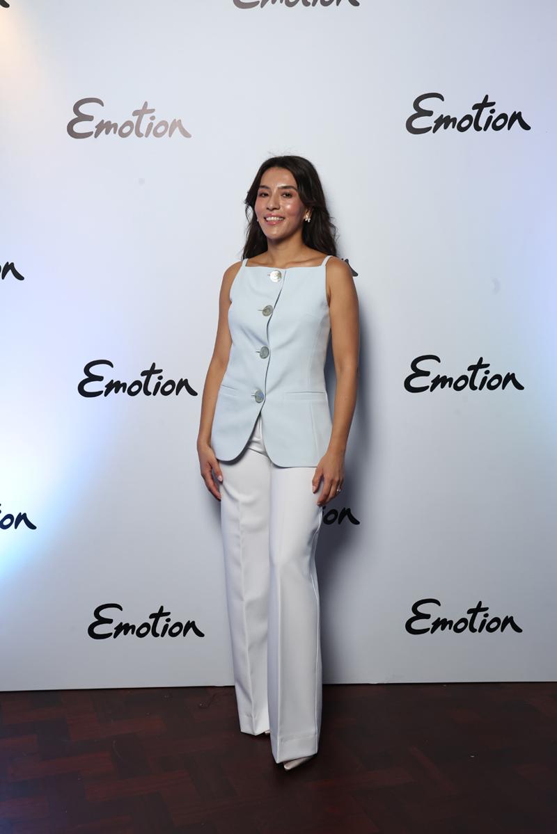 Hande Erçel "Zararı Yok" Kampanyası Kutlaması