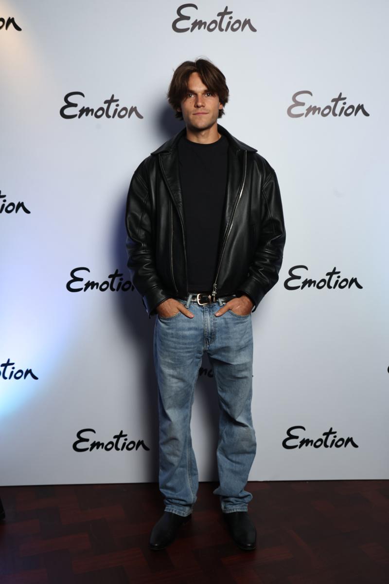 Hande Erçel "Zararı Yok" Kampanyası Kutlaması