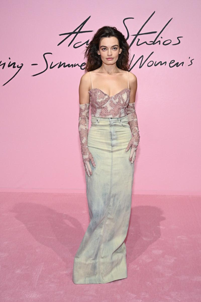 Emma Mackey'nin En İyi 10 Kırmızı Halı Stili