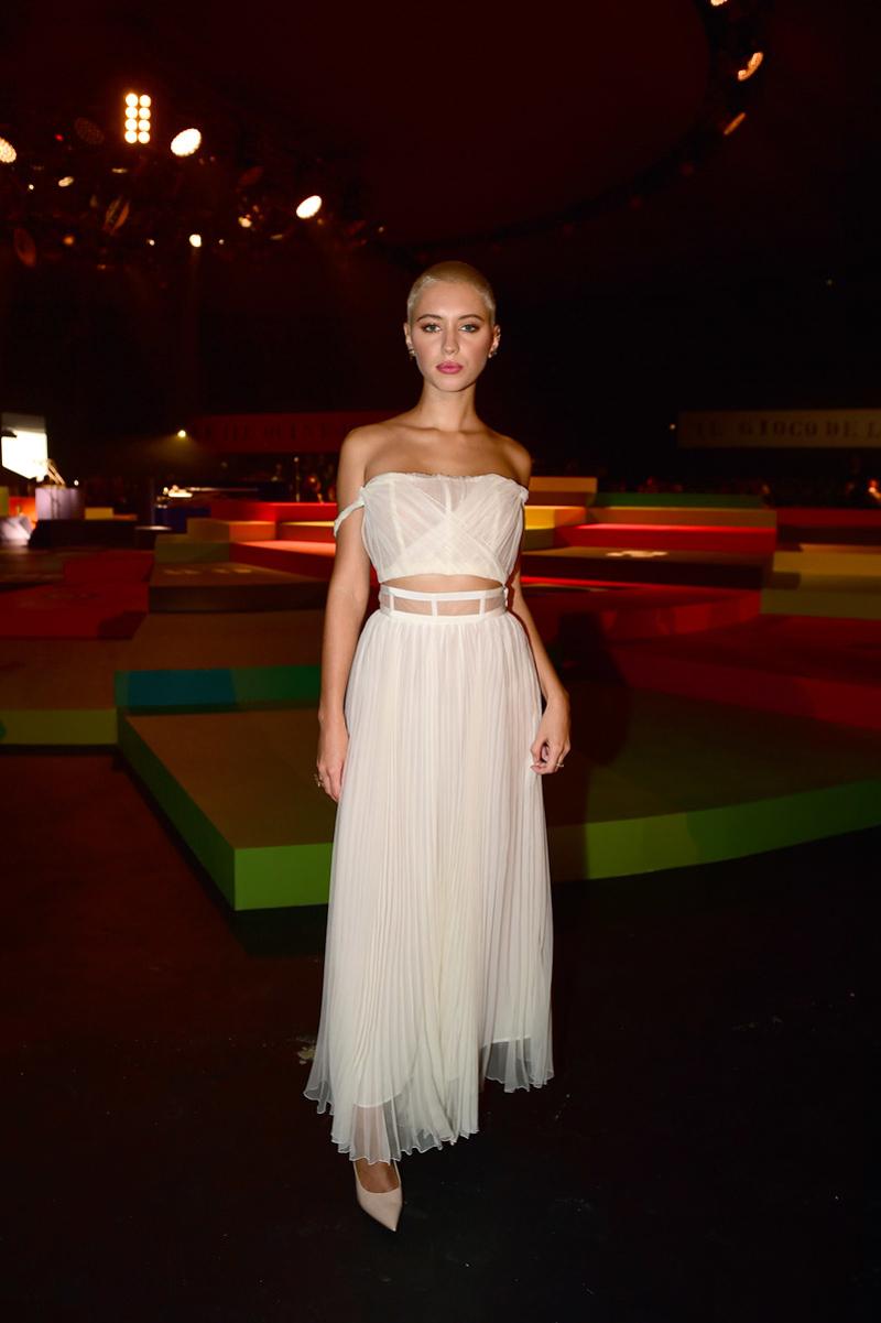 Iris Law'un En İyi 10 Kırmızı Halı Stili