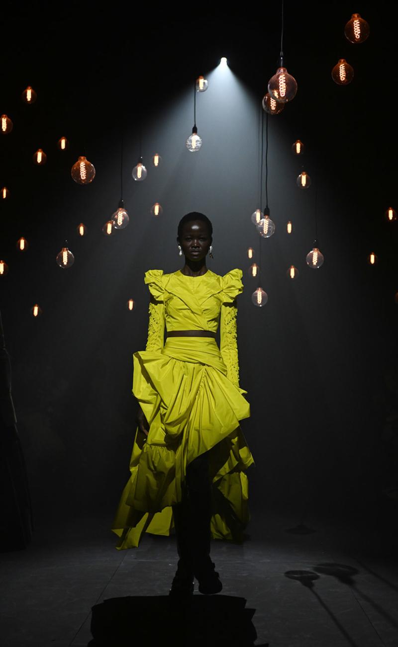 2024 Kış Moda Haftalarından Öne Çıkan Görünümler