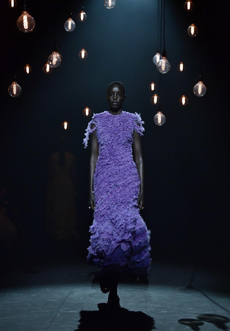 2024 Kış Moda Haftalarından Öne Çıkan Görünümler