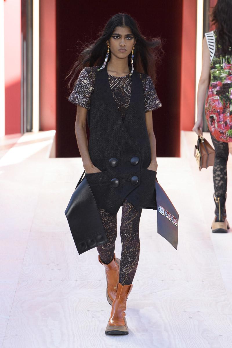 Louis Vuitton'un İlkbahar/Yaz 2023 Şovu