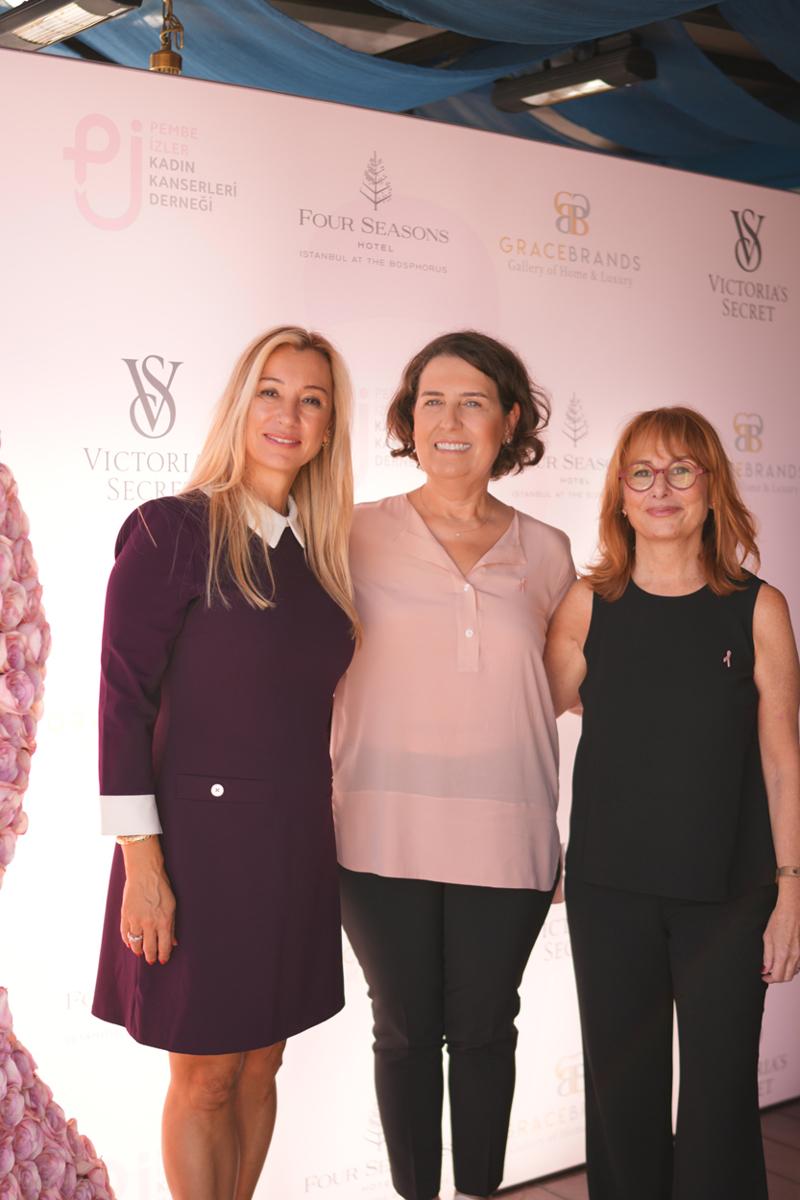 Victoria's Secret'tan Meme Kanseri Farkındalık Ayı'na Özel Davet