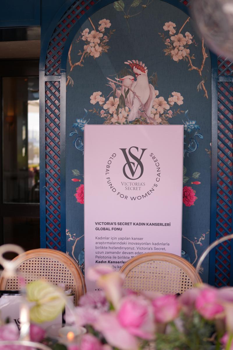 Victoria's Secret'tan Meme Kanseri Farkındalık Ayı'na Özel Davet