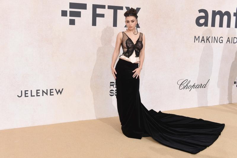 AmFAR Cannes Galası En İyi Kırmızı Halı Stilleri