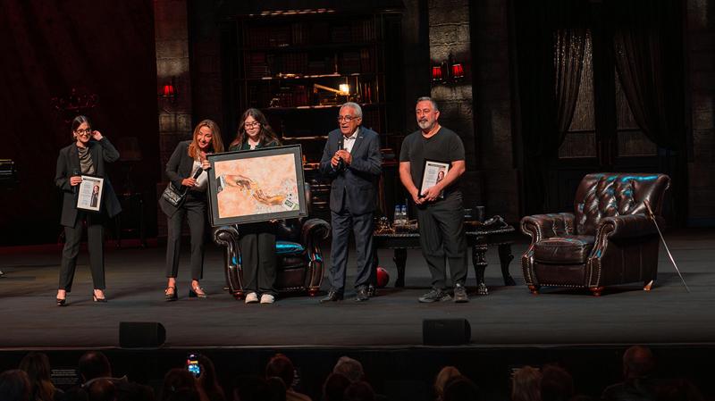 Cem Yılmaz Darüşşafaka İçin Sahnede