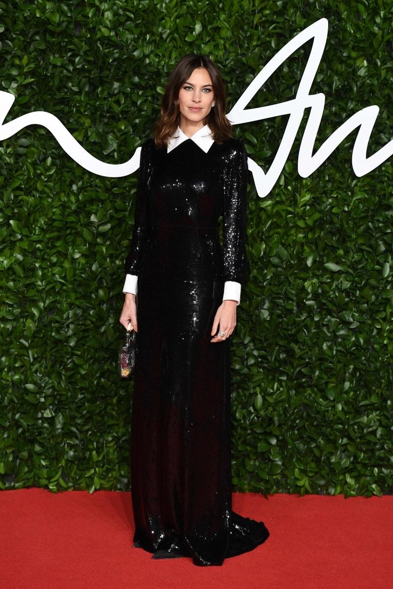 Kırmızı Halı Stilinin Gözdesi: Peter Pan Yakalar