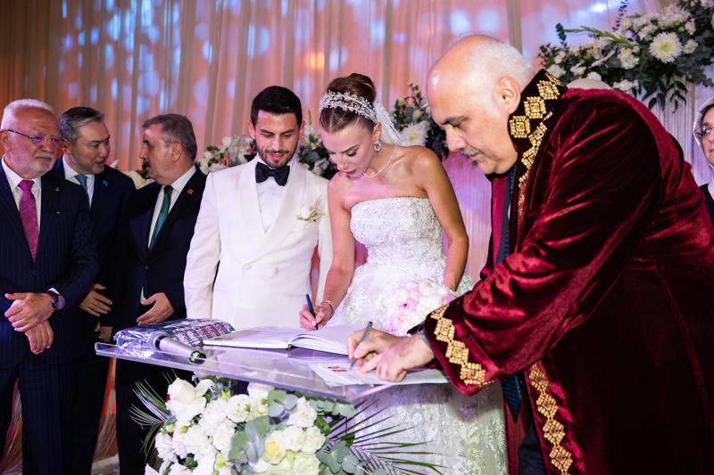 Efe Bezci ve Ayça Altınok Evlendi