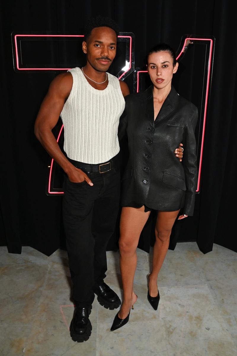 Mert Alaş Paris'te Parti Verdi