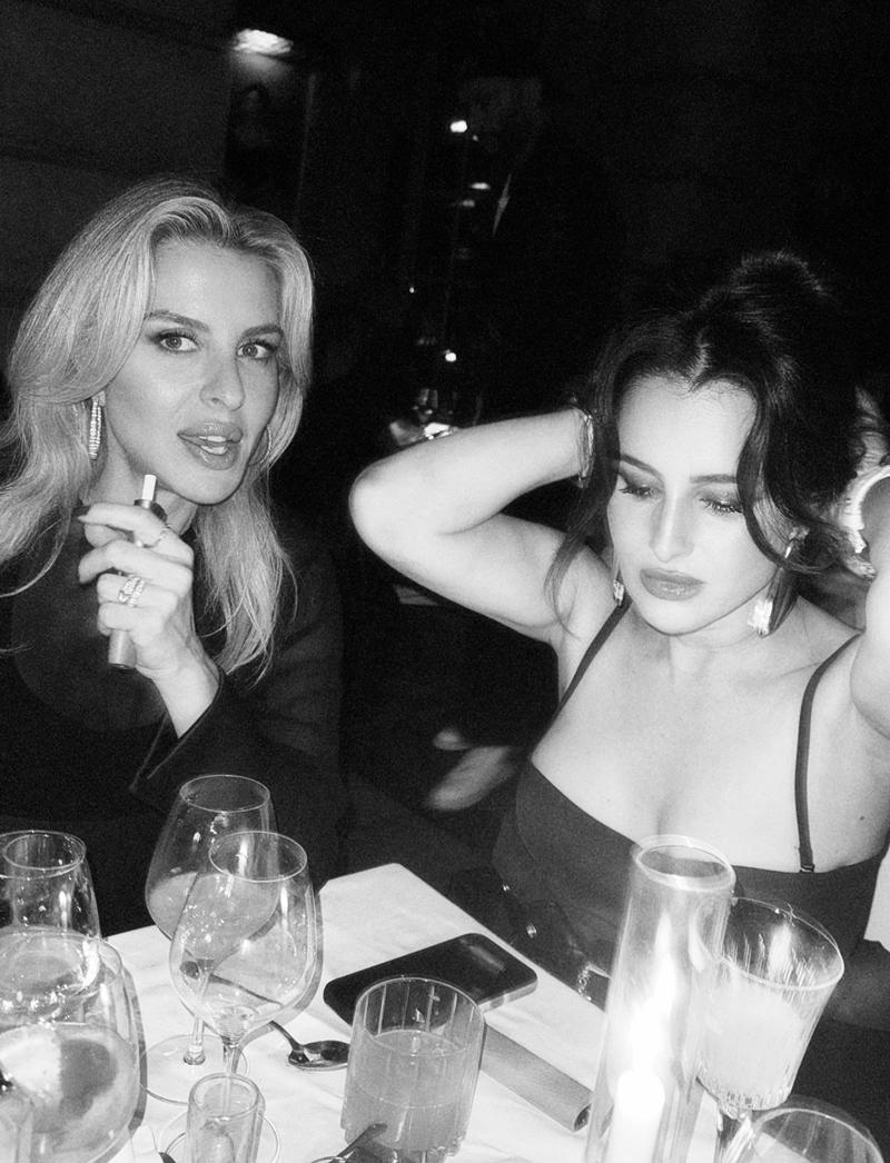 Mert Alaş Paris'te Parti Verdi