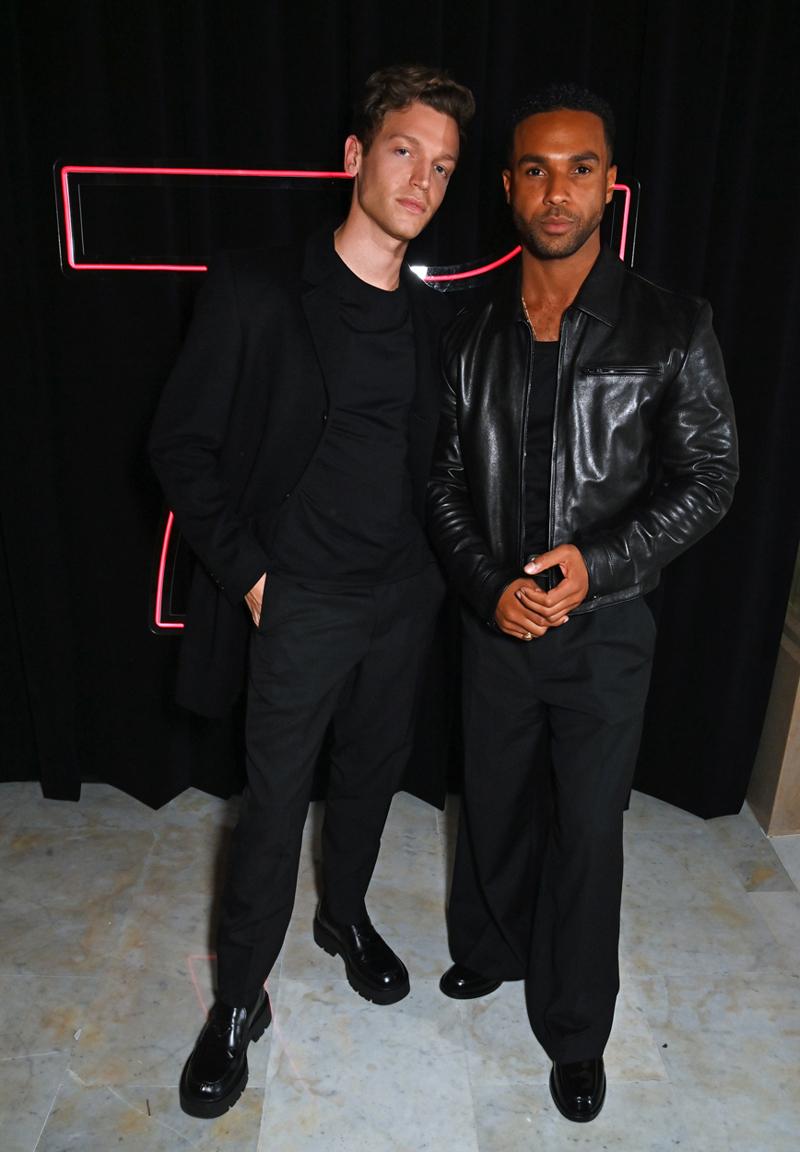 Mert Alaş Paris'te Parti Verdi