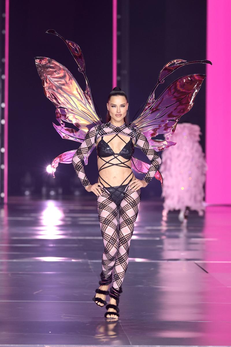 Victoria's Secret Defilesinden En İyi Görünümler