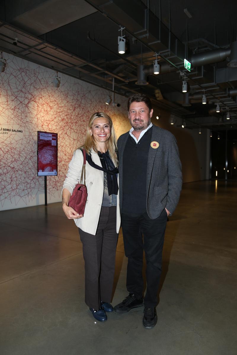 İzzet Keribar Sergisi Açıldı