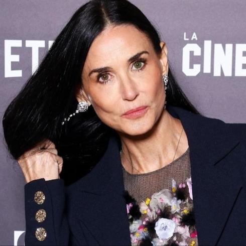 Demi Moore'un "The Substance" Galasındaki Çiçekli Tarzını Nasıl Buldunuz?