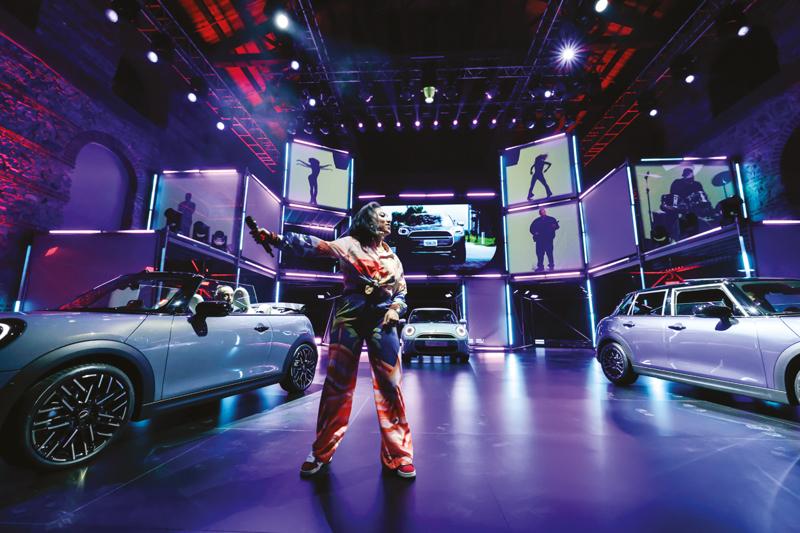 Yeni MINI Cooper: 65 Yıllık Mirasla Geleceğe Yolculuk