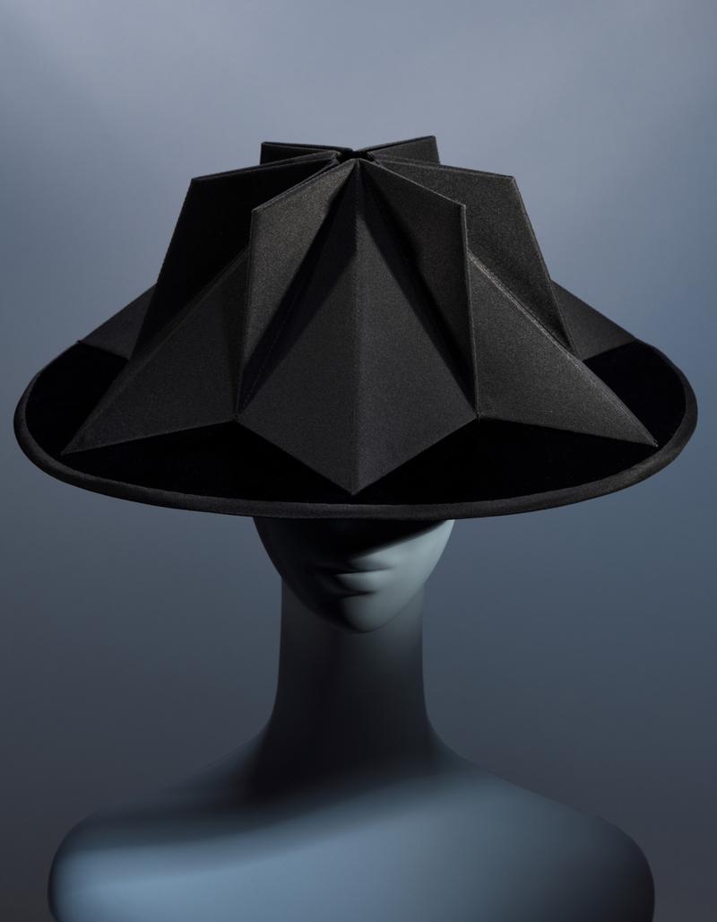 Modanın Şapka Dehası: Stephen Jones